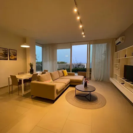 Palase 95, Coast Village Himare