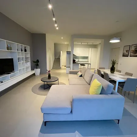 Palase 95, Coast Village