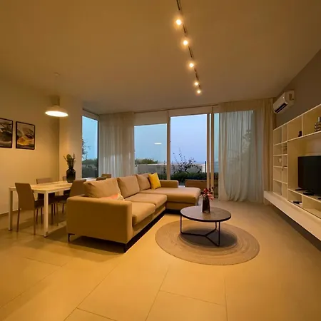 Palase 95, Coast Village Villa *
