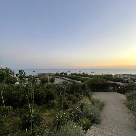 Palase 95, Coast Village *