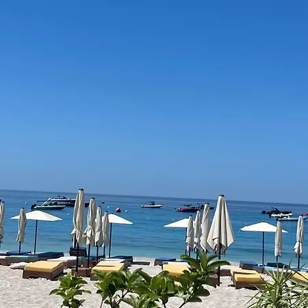Palase 95, Coast Village
